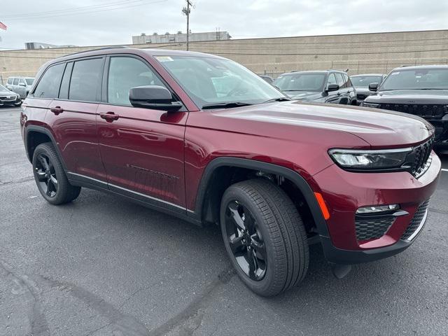 new 2025 Jeep Grand Cherokee car, priced at $49,142