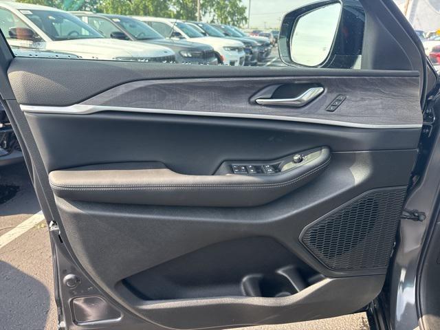 new 2025 Jeep Grand Cherokee car, priced at $44,639