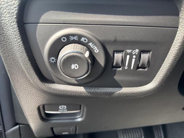 new 2025 Jeep Grand Cherokee car, priced at $44,639