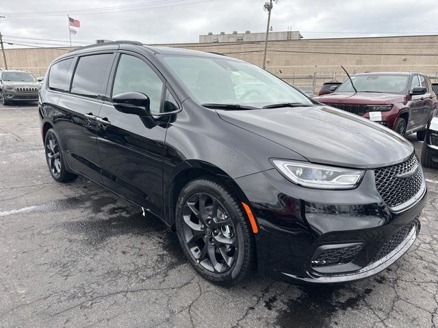 new 2025 Chrysler Pacifica car, priced at $49,045