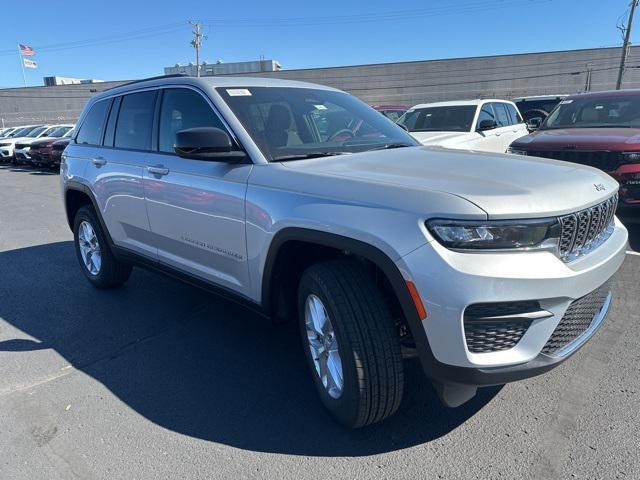 new 2025 Jeep Grand Cherokee car, priced at $42,470