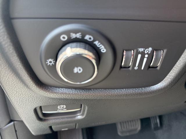 new 2025 Jeep Grand Cherokee car, priced at $48,631
