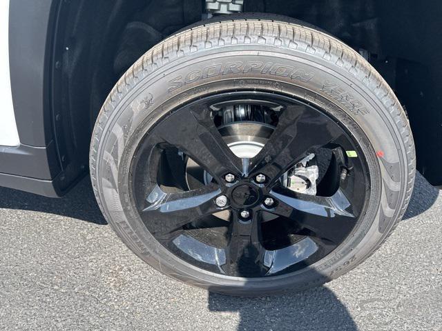 new 2025 Jeep Grand Cherokee car, priced at $48,631