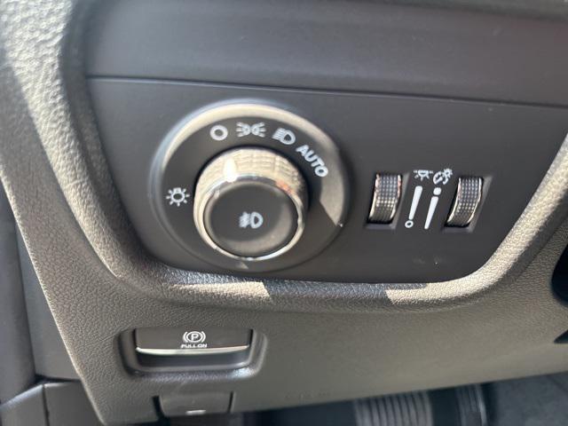 new 2025 Jeep Grand Cherokee car, priced at $49,142