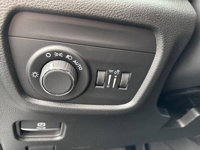 new 2025 Jeep Grand Cherokee L car, priced at $42,477