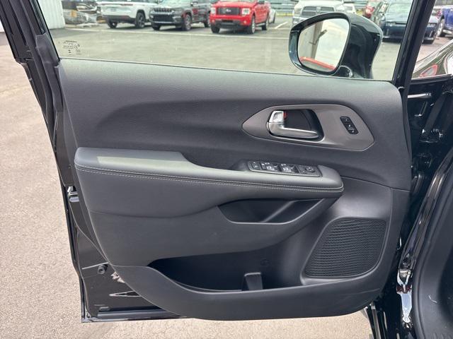 new 2025 Chrysler Pacifica car, priced at $41,752