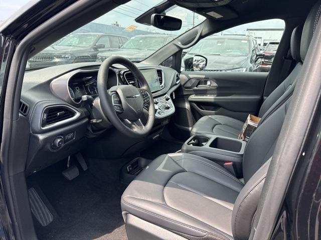 new 2025 Chrysler Pacifica car, priced at $41,752