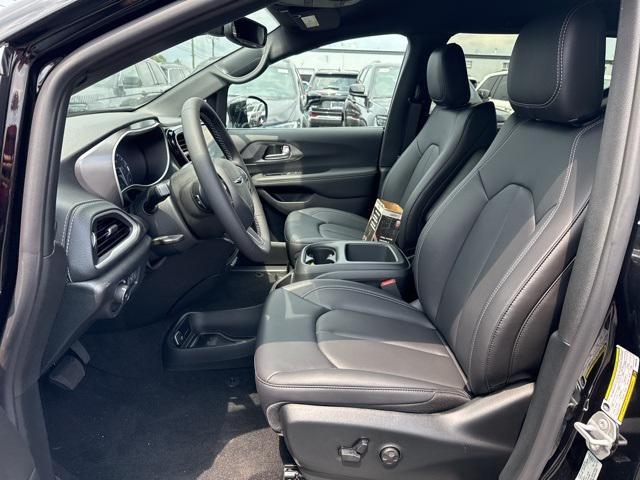 new 2025 Chrysler Pacifica car, priced at $41,752