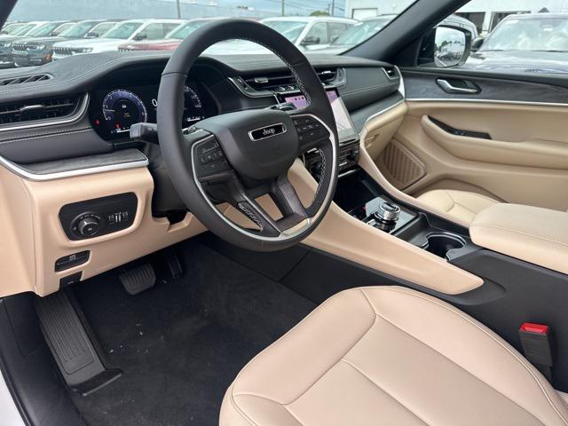 new 2025 Jeep Grand Cherokee car, priced at $52,215