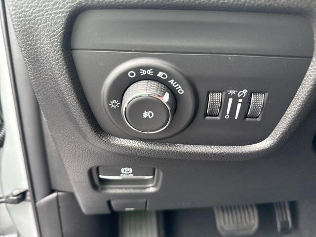 new 2025 Jeep Grand Cherokee car, priced at $46,800