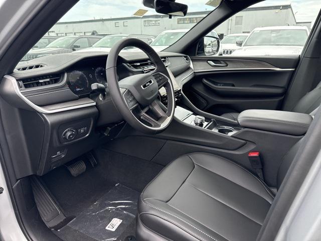 new 2025 Jeep Grand Cherokee car, priced at $46,800