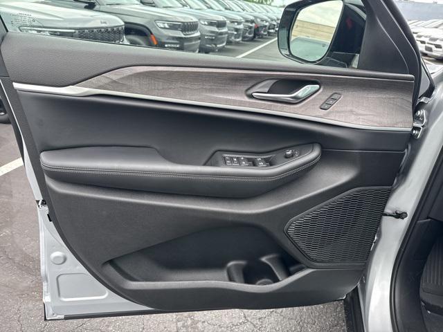 new 2025 Jeep Grand Cherokee car, priced at $46,800