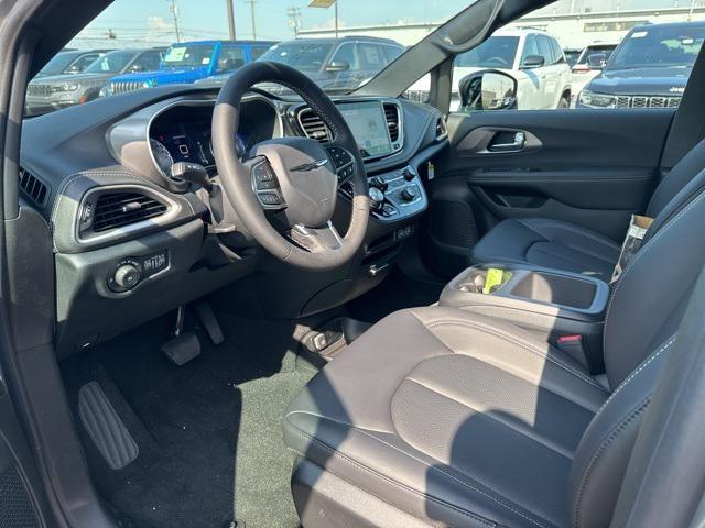 new 2025 Chrysler Pacifica car, priced at $42,247