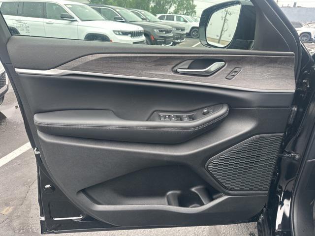 new 2025 Jeep Grand Cherokee L car, priced at $51,100