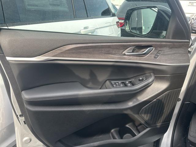 new 2025 Jeep Grand Cherokee L car, priced at $48,014