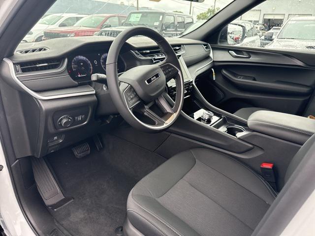 new 2025 Jeep Grand Cherokee car, priced at $40,821