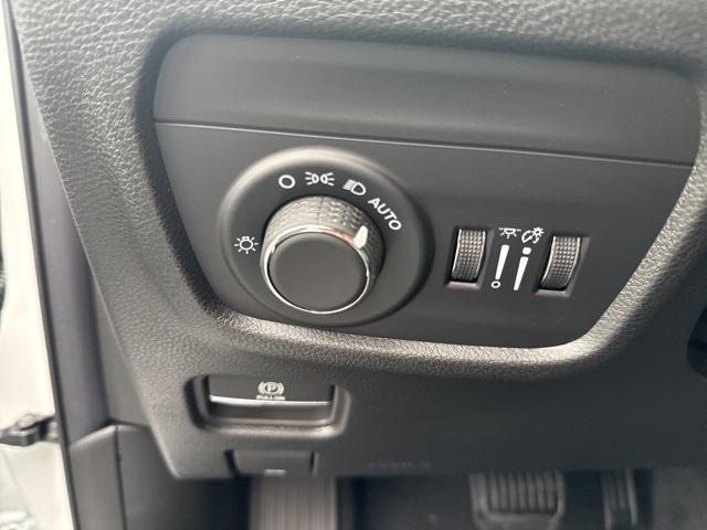 new 2025 Jeep Grand Cherokee car, priced at $40,821
