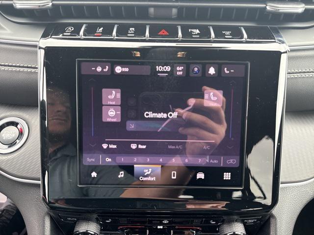 new 2025 Jeep Grand Cherokee car, priced at $40,821