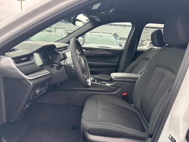 new 2025 Jeep Grand Cherokee car, priced at $40,821