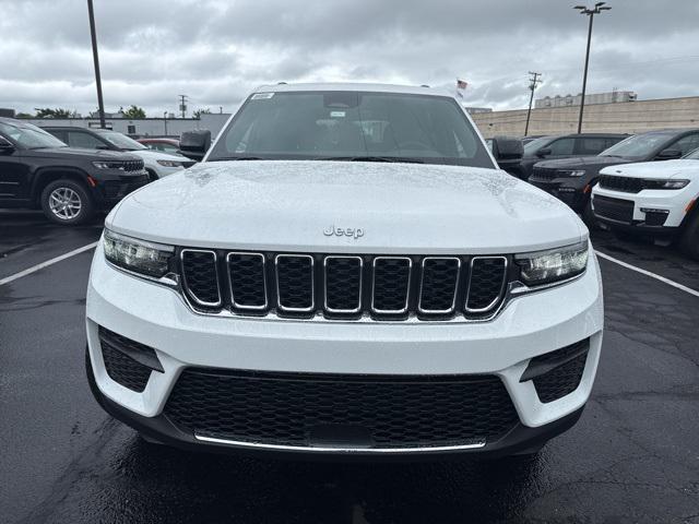 new 2025 Jeep Grand Cherokee car, priced at $40,821