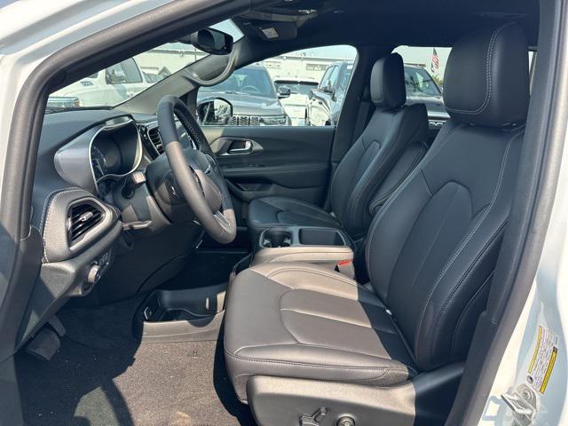 new 2025 Chrysler Pacifica car, priced at $41,752