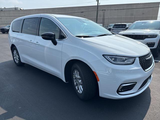 new 2025 Chrysler Pacifica car, priced at $41,752