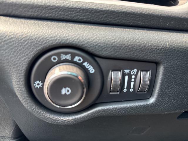 new 2025 Chrysler Pacifica car, priced at $41,752