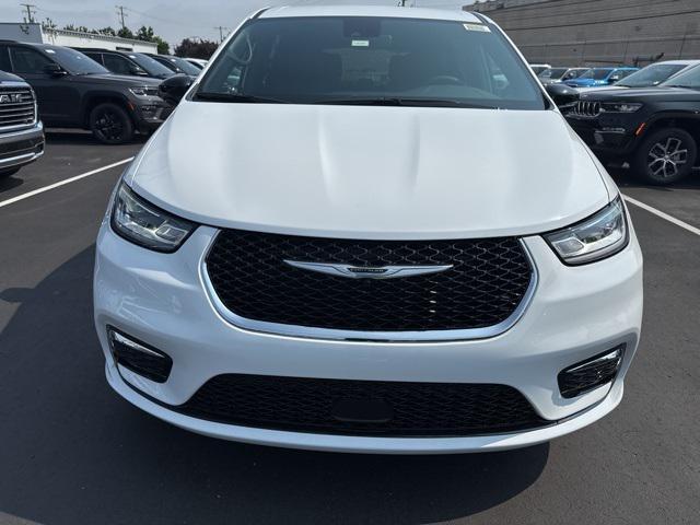 new 2025 Chrysler Pacifica car, priced at $41,752