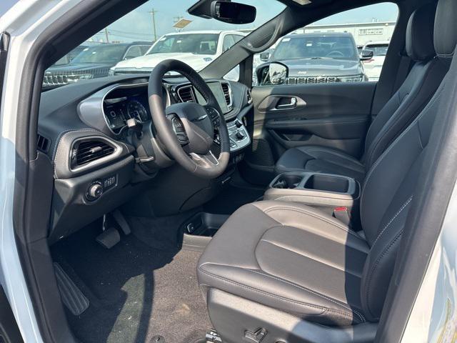 new 2025 Chrysler Pacifica car, priced at $41,752