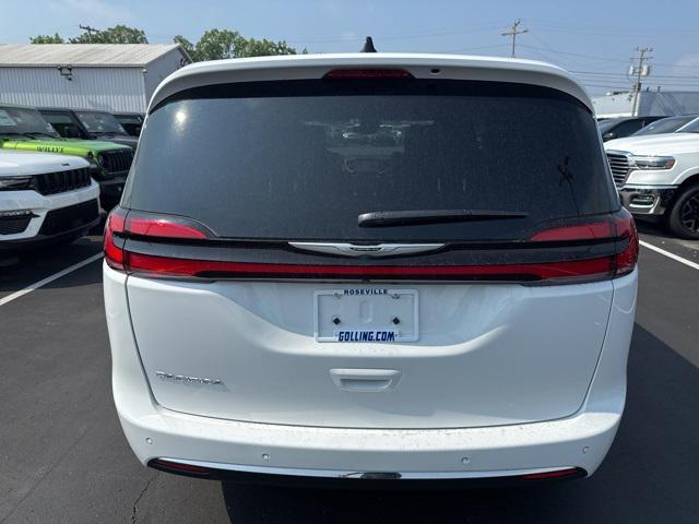 new 2025 Chrysler Pacifica car, priced at $41,752