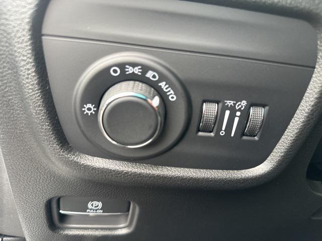 new 2025 Jeep Grand Cherokee car, priced at $40,821