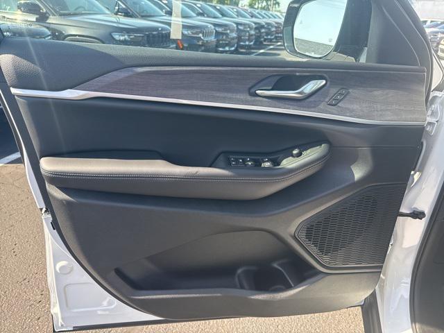 new 2025 Jeep Grand Cherokee car, priced at $46,469