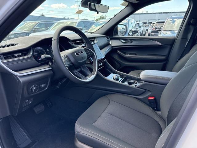 new 2025 Jeep Grand Cherokee car, priced at $40,821