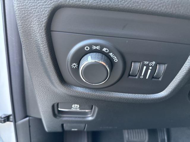 new 2025 Jeep Grand Cherokee car, priced at $40,821
