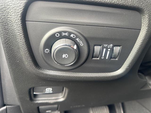 new 2025 Jeep Grand Cherokee car, priced at $41,639