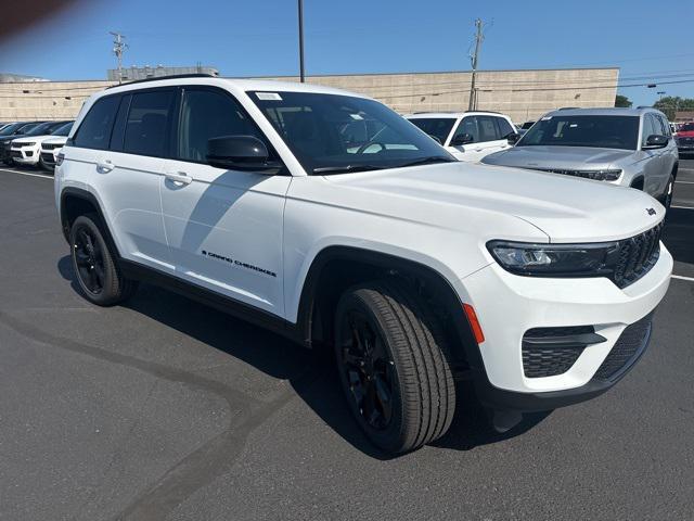 new 2024 Jeep Grand Cherokee car, priced at $41,679