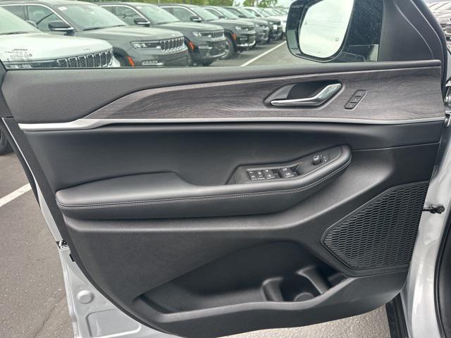 new 2025 Jeep Grand Cherokee L car, priced at $51,100