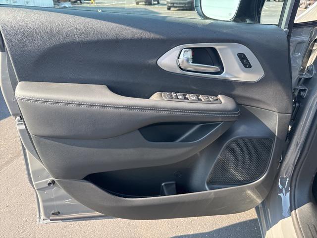 new 2025 Chrysler Pacifica car, priced at $55,055