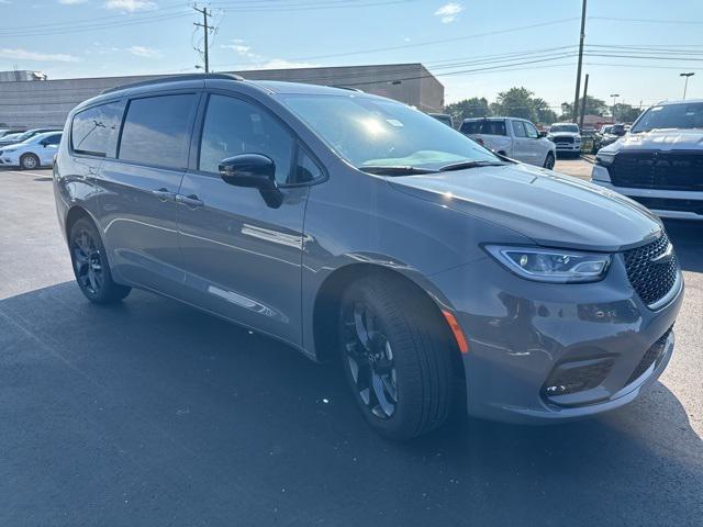 new 2025 Chrysler Pacifica car, priced at $55,055