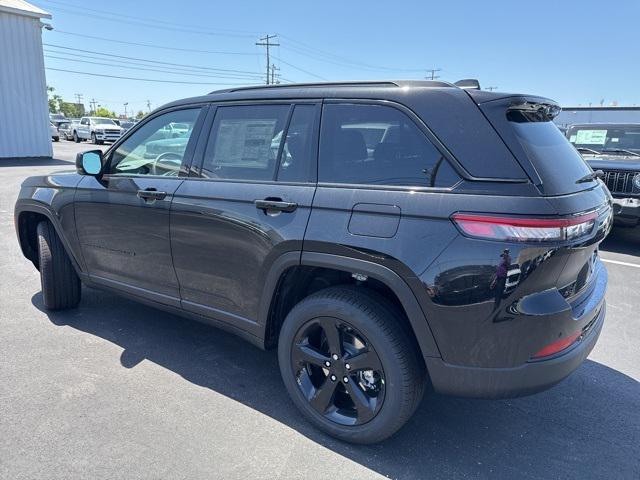 new 2025 Jeep Grand Cherokee car, priced at $49,142