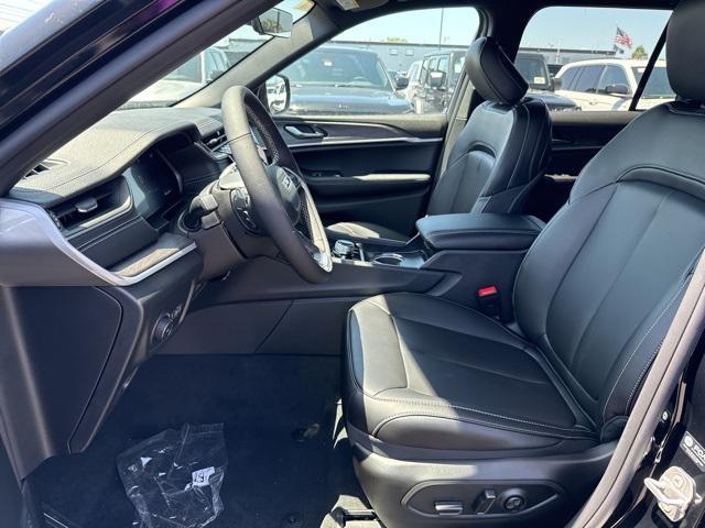 new 2025 Jeep Grand Cherokee car, priced at $49,142