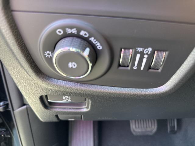 new 2025 Jeep Grand Cherokee car, priced at $49,142