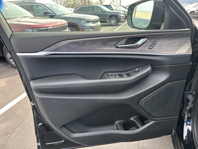new 2025 Jeep Grand Cherokee L car, priced at $48,100