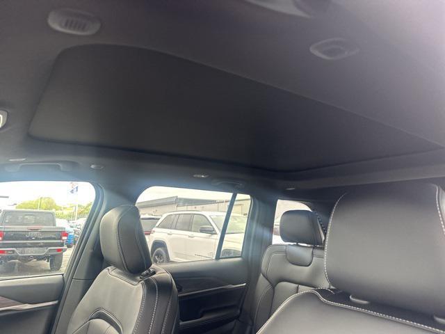 new 2025 Jeep Grand Cherokee car, priced at $46,800