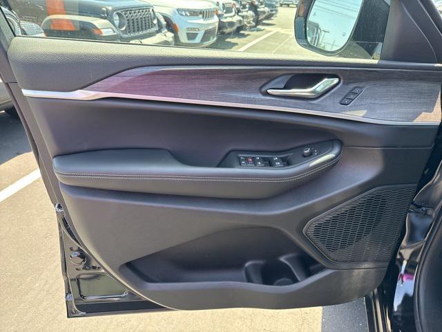 new 2025 Jeep Grand Cherokee car, priced at $44,639