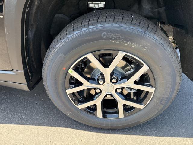 new 2025 Jeep Grand Cherokee car, priced at $44,639
