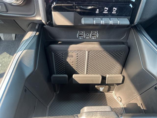 new 2025 Ram 1500 car, priced at $59,001
