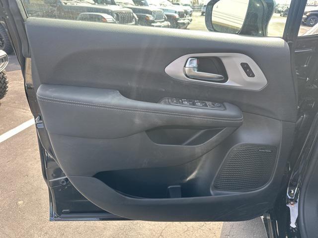 new 2025 Chrysler Pacifica car, priced at $55,365