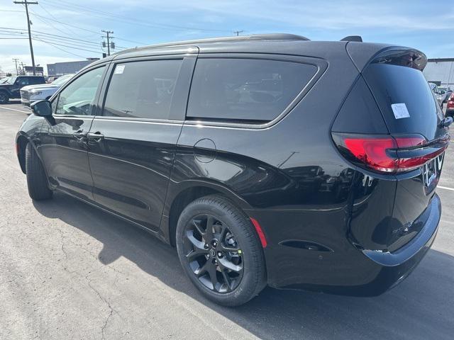 new 2025 Chrysler Pacifica car, priced at $55,365