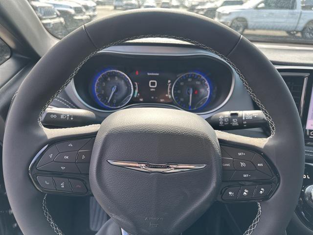 new 2025 Chrysler Pacifica car, priced at $55,365